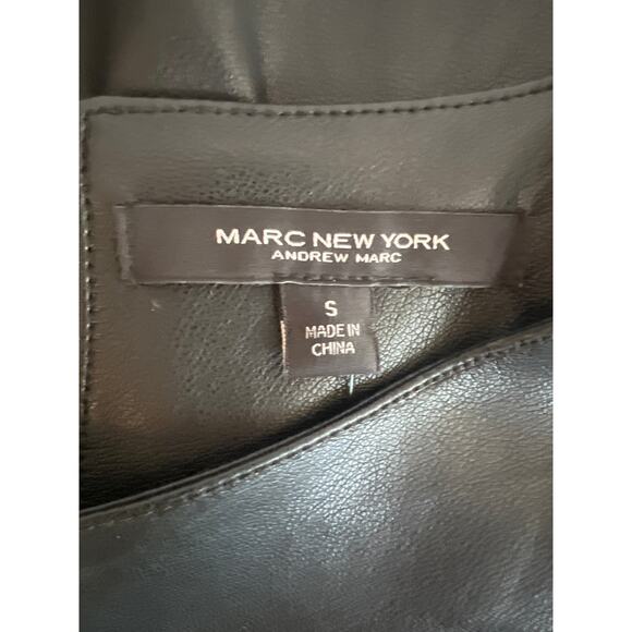 Andrew Marc New York Faux Leather Wide Shoulder
Sleeveless Top Pleated Black SML - Picture 5 of 11